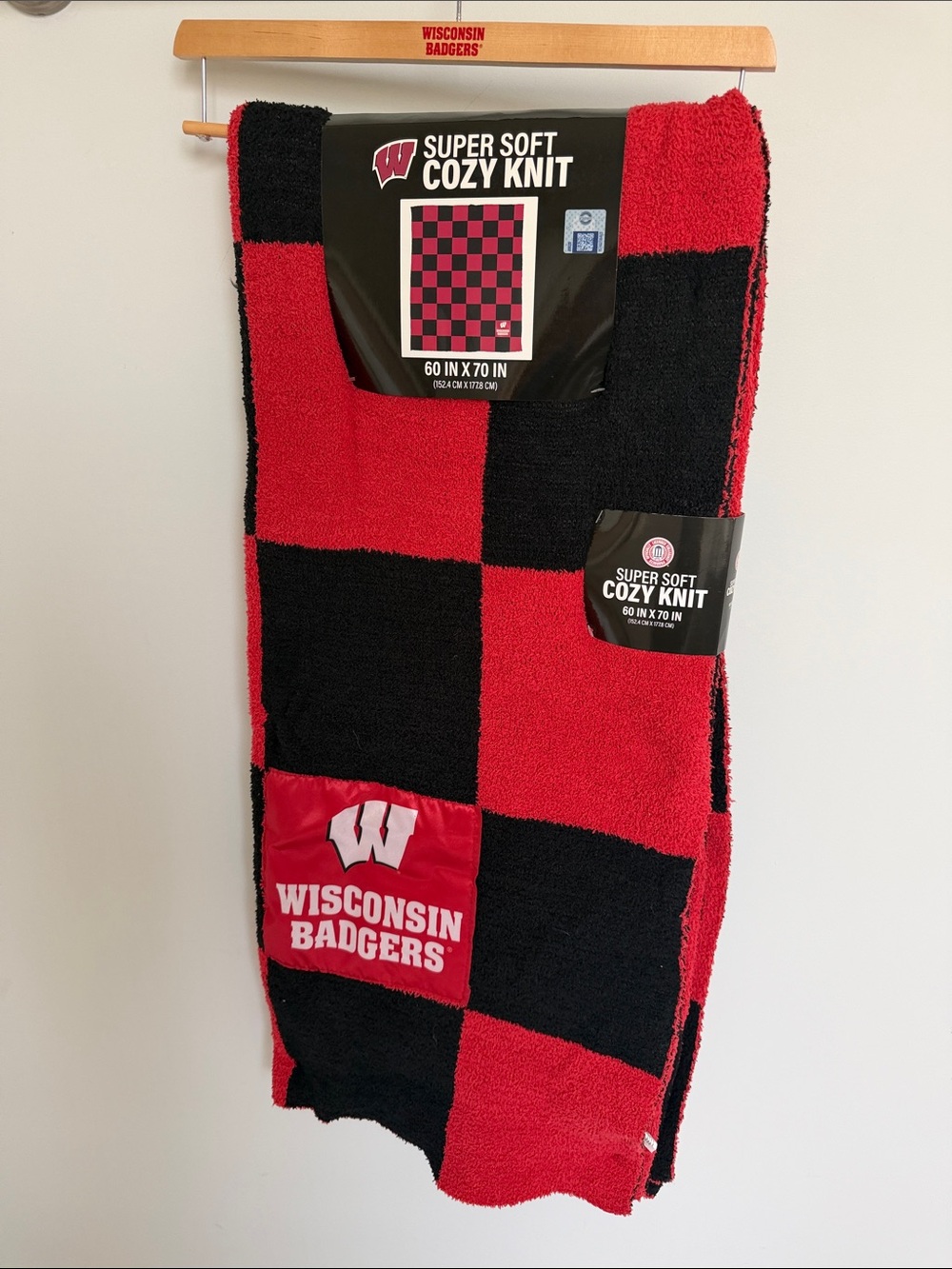 Wisconsin Badgers Super Soft Cozy Knit Red & Black Throw Blanket